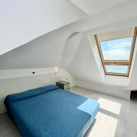 Lignano Top-floor Flat Near Center アパート