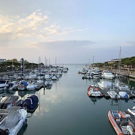 Lignano Top-floor Flat Near Center アパート